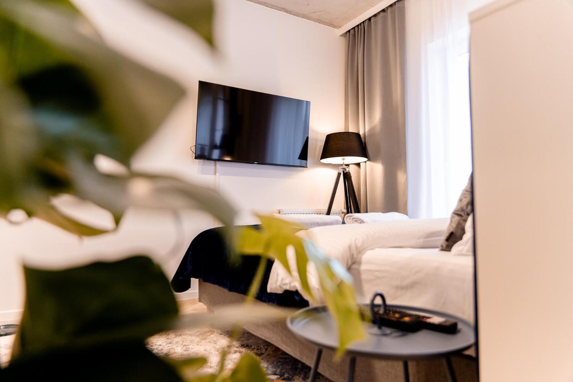 Hop & Lulu Delux Apartments Голеню Экстерьер фото