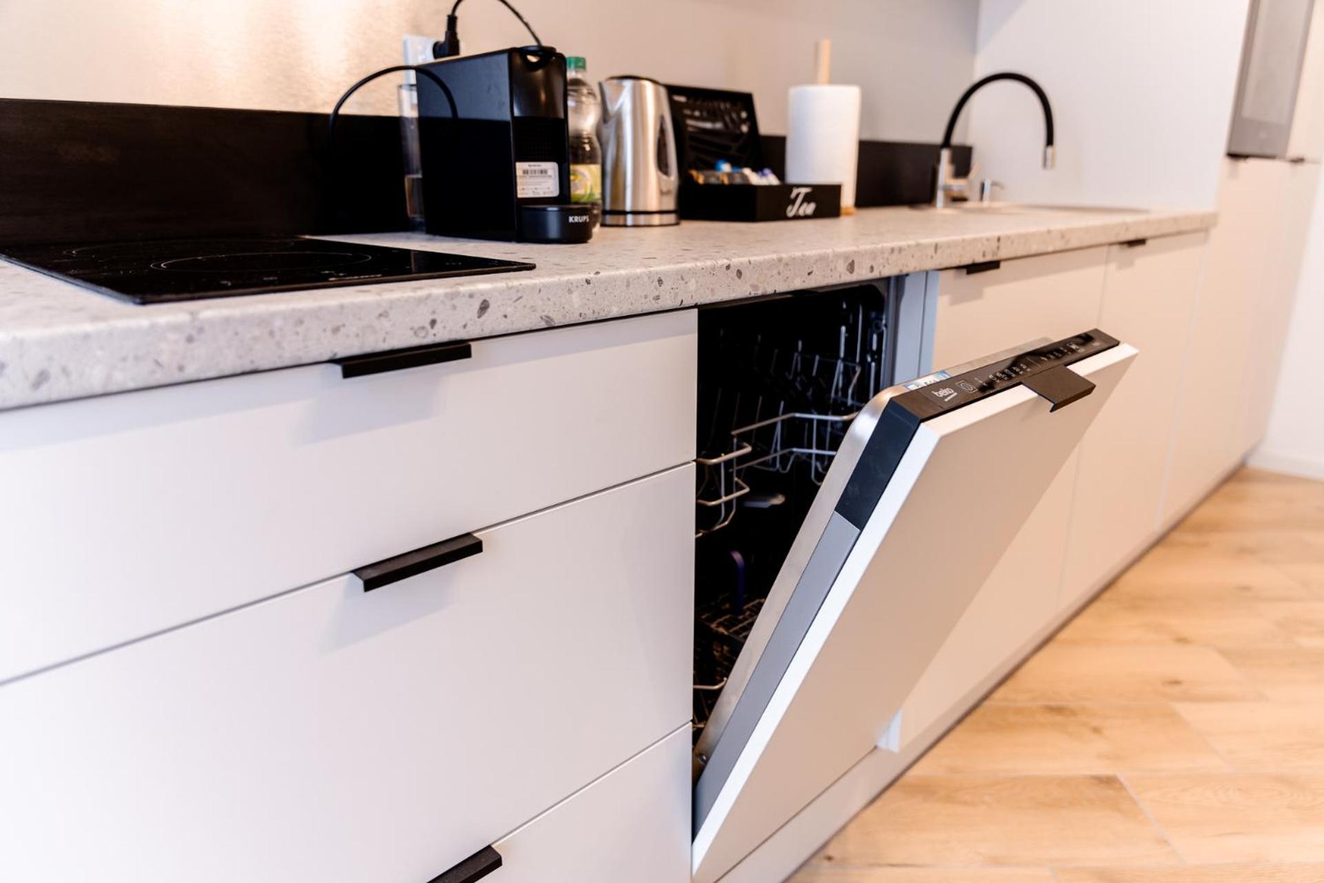 Hop & Lulu Delux Apartments Голеню Экстерьер фото