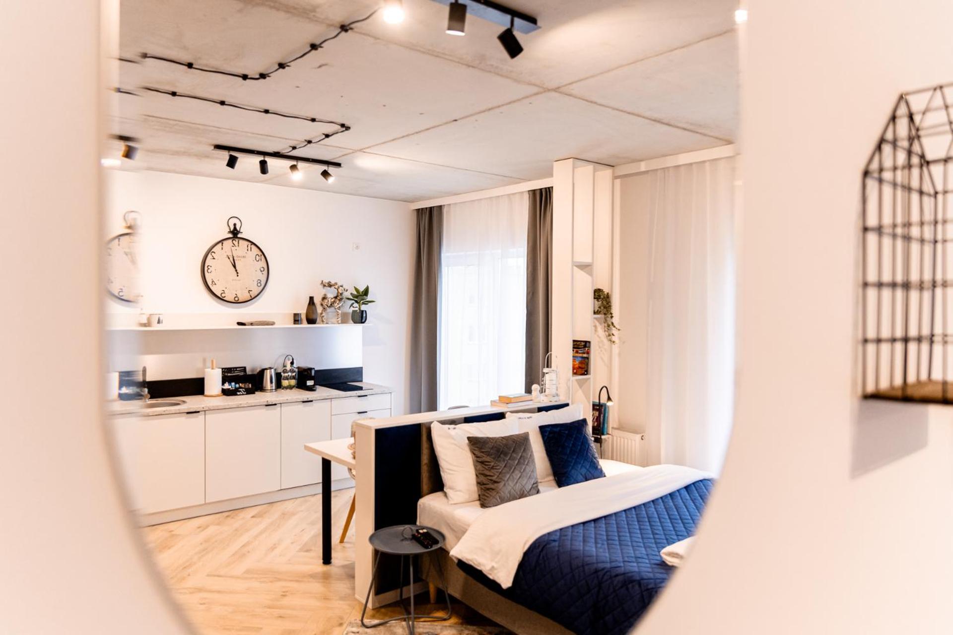 Hop & Lulu Delux Apartments Голеню Экстерьер фото