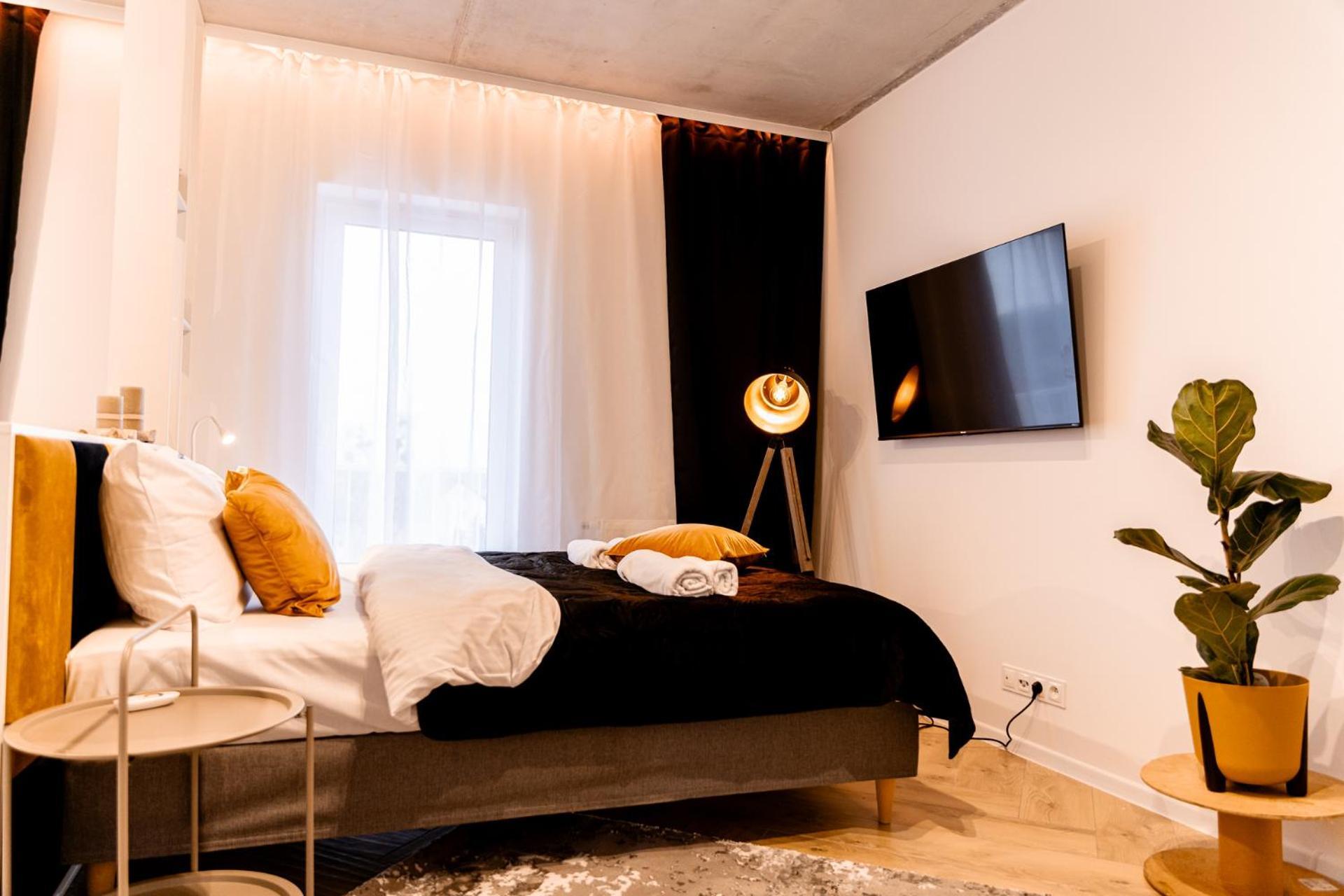 Hop & Lulu Delux Apartments Голеню Экстерьер фото