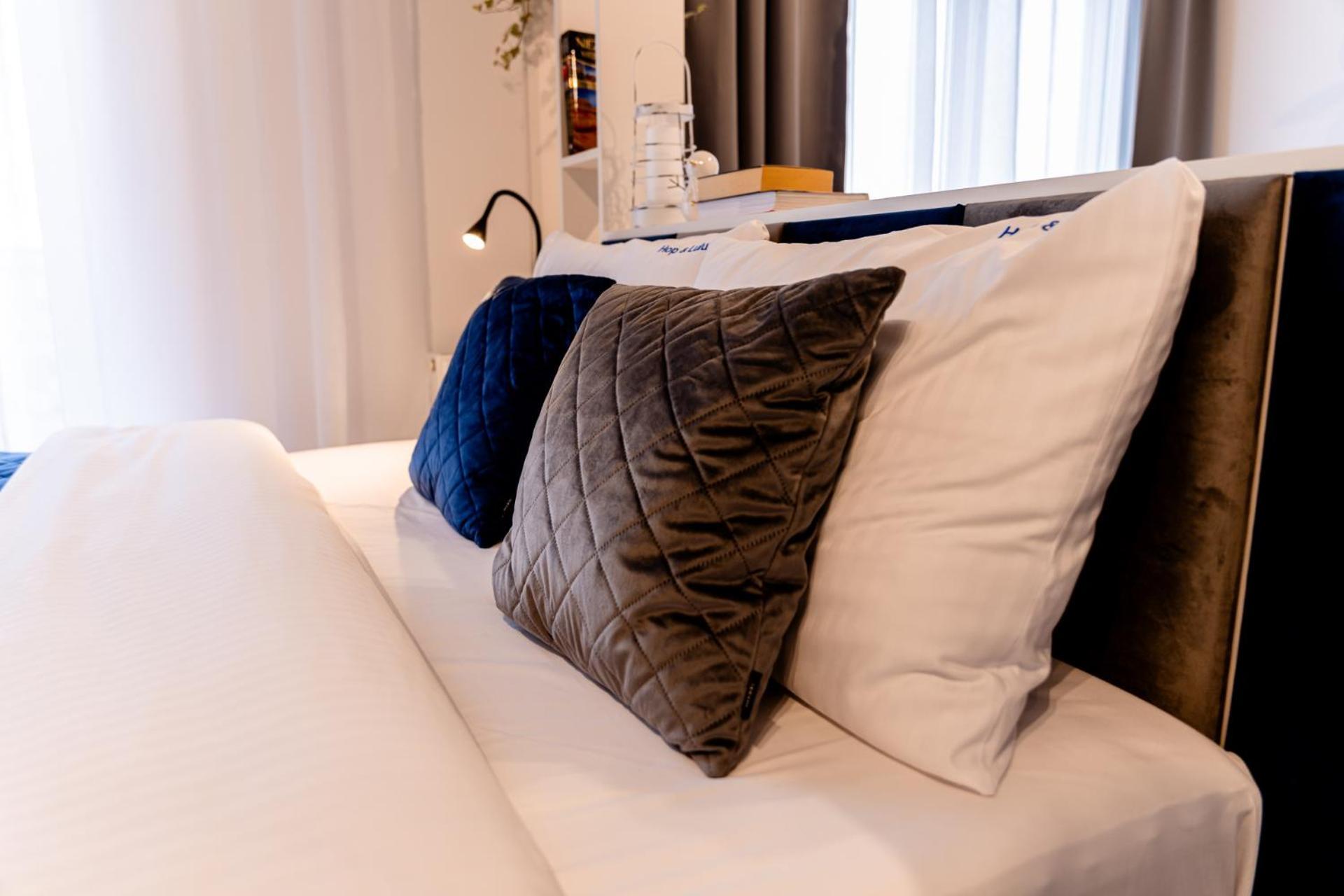Hop & Lulu Delux Apartments Голеню Экстерьер фото