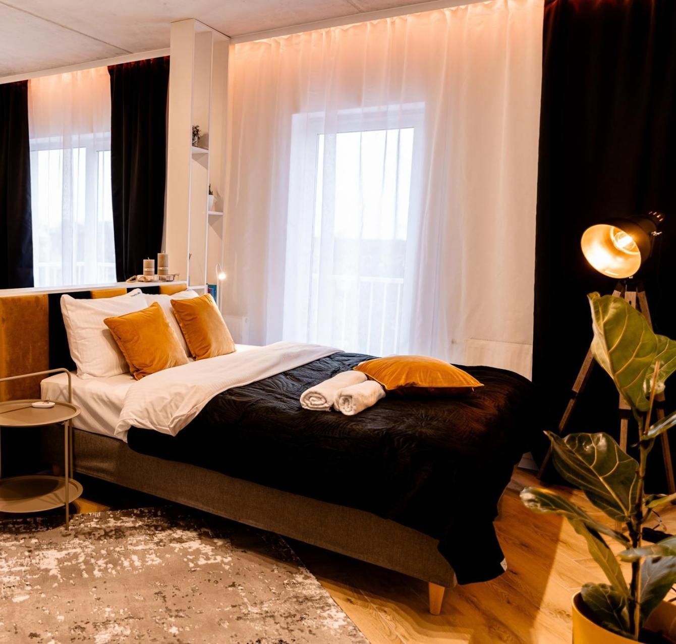 Hop & Lulu Delux Apartments Голеню Экстерьер фото